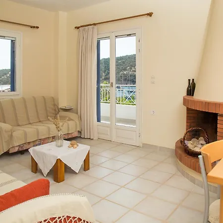 Steps From Sea Cozy Flat Apartamento Boufalo
